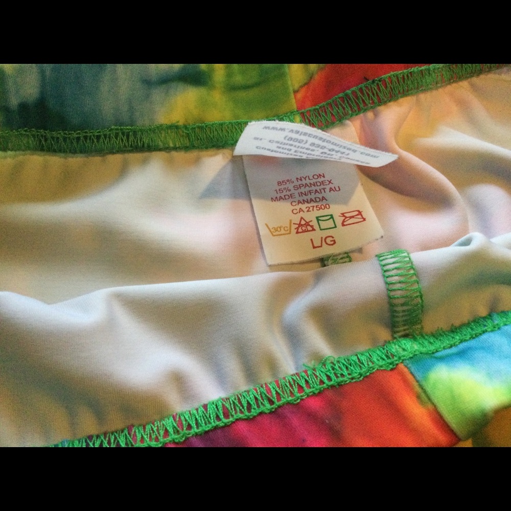 🌟3xHP!🌟 LIKE NEW Tie Dye Biker Shorts - Picture 3 of 6